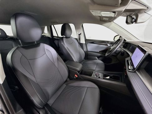 Certified 2025 Volkswagen Tiguan SE AWD/4WD image 23