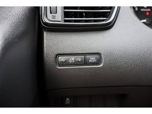 Used 2018 Nissan Rogue Sport SV image 35