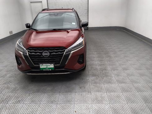 Used 2022 Nissan Kicks SR w/ Interior Electronics Package FWD image 15