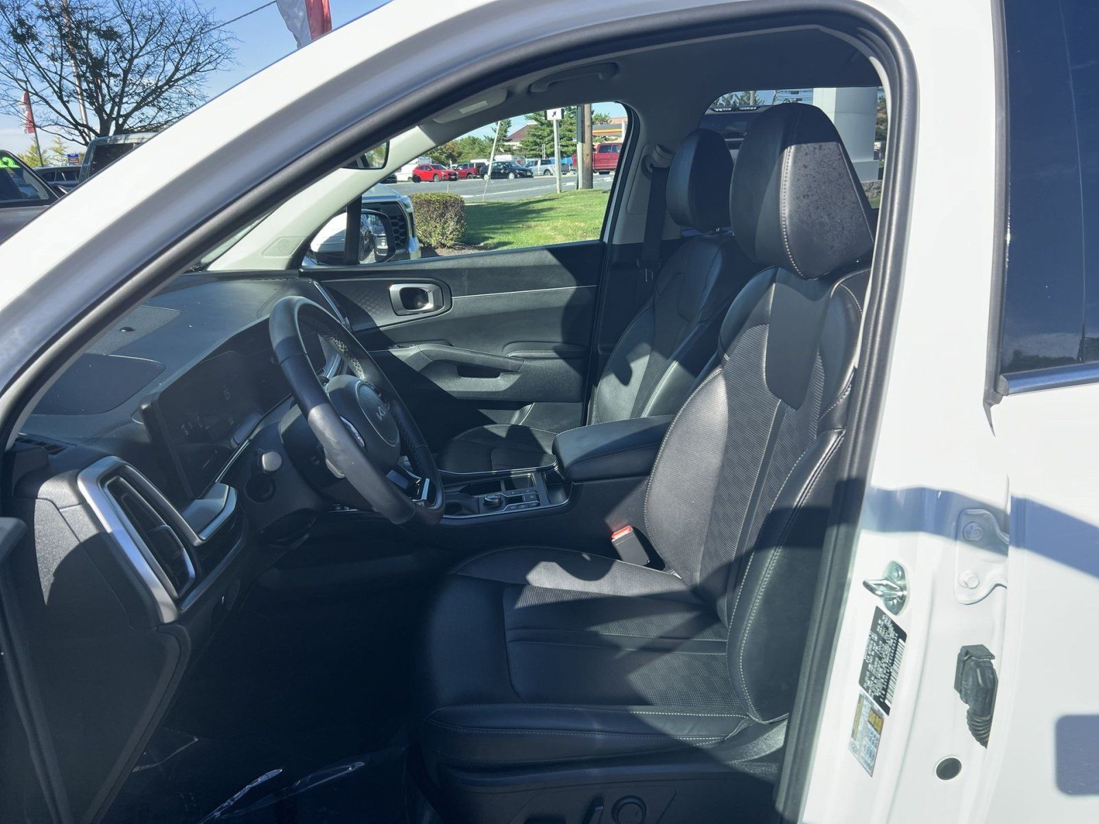 Used 2025 Kia Sorento S FWD image 13