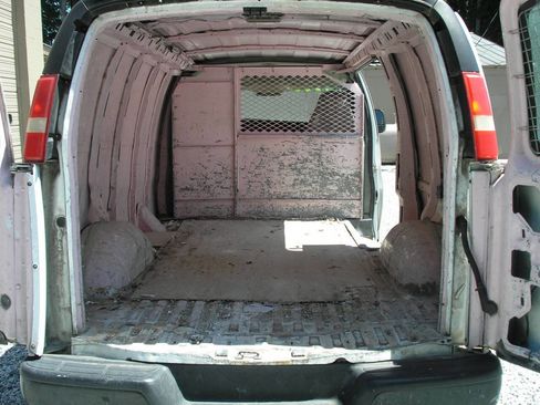 Used 2007 Chevrolet Express 2500 image 4