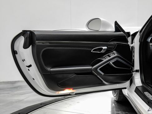 Used 2016 Porsche 911 Turbo S image 90