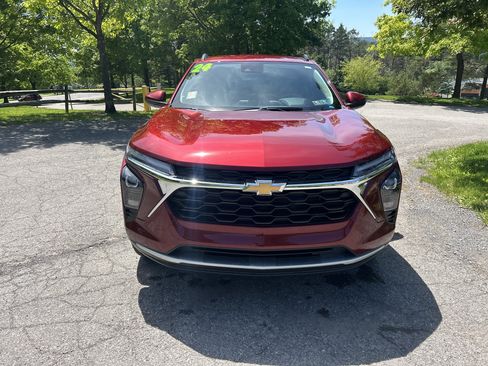 Used 2024 Chevrolet Trax LT w/ Driver Confidence Package FWD image 20