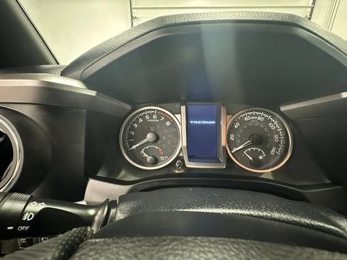 Used 2022 Toyota Tacoma Limited AWD/4WD image 15