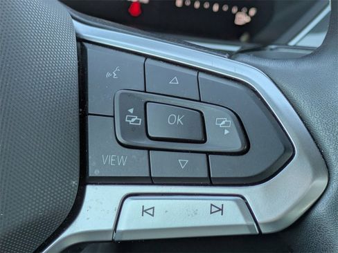 Used 2024 Volkswagen Tiguan SE image 31