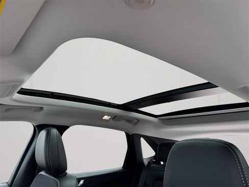 New 2025 Ford Escape SE image 19