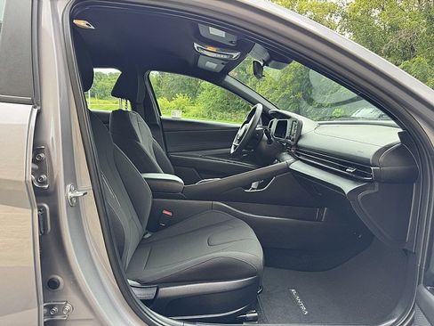 Used 2025 Hyundai Elantra Sport image 21