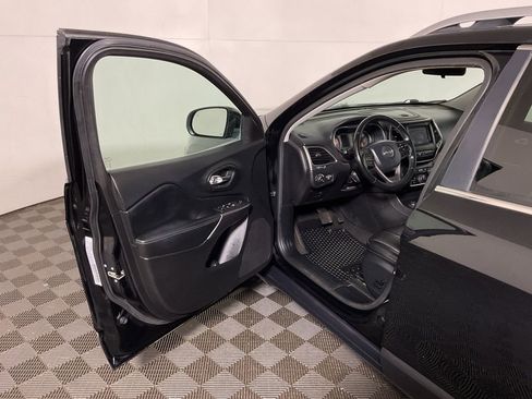 Used 2020 Jeep Cherokee Latitude Plus w/ Cold Weather Group image 16