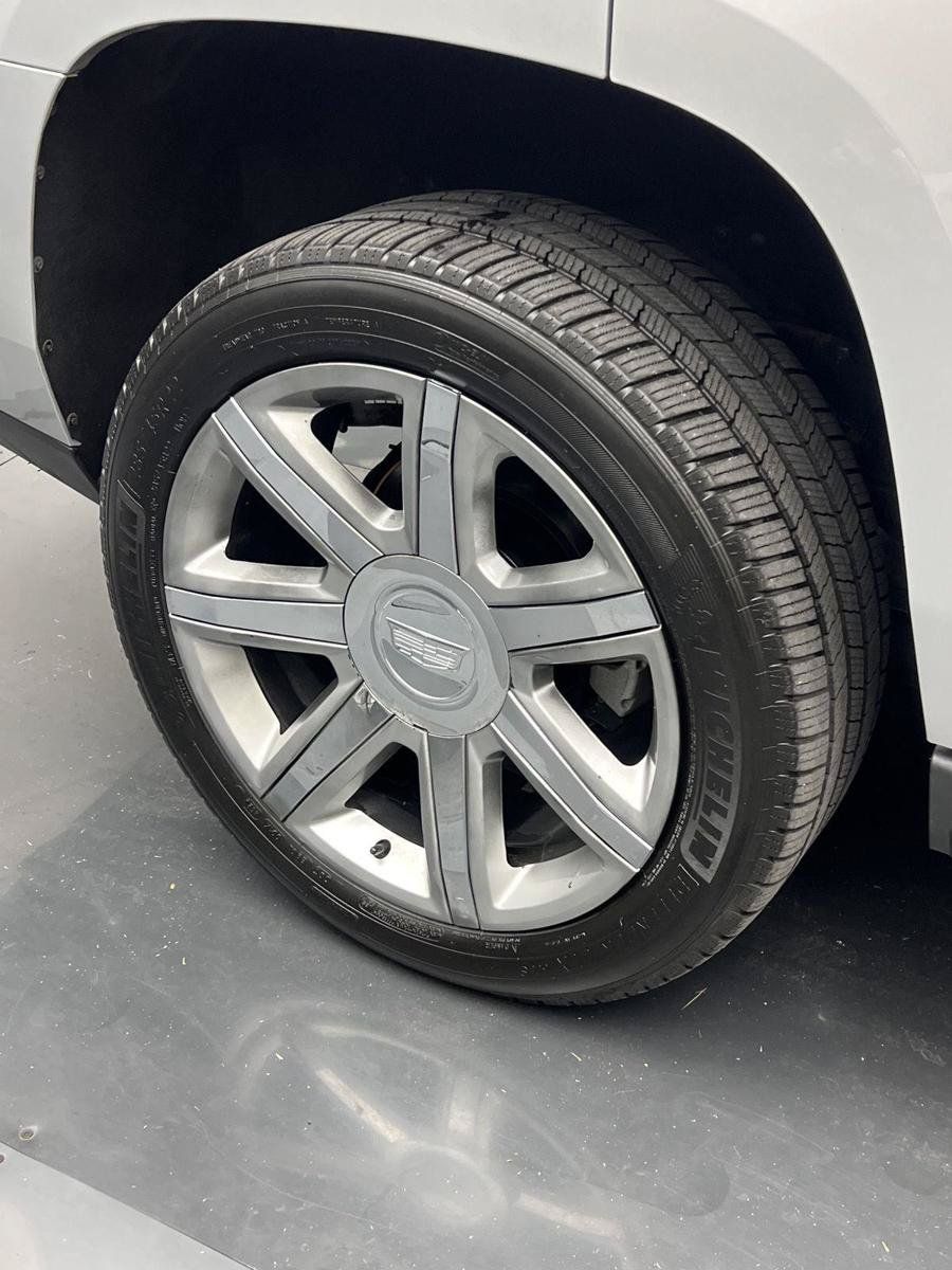 Used 2016 Cadillac Escalade Luxury AWD/4WD image 43