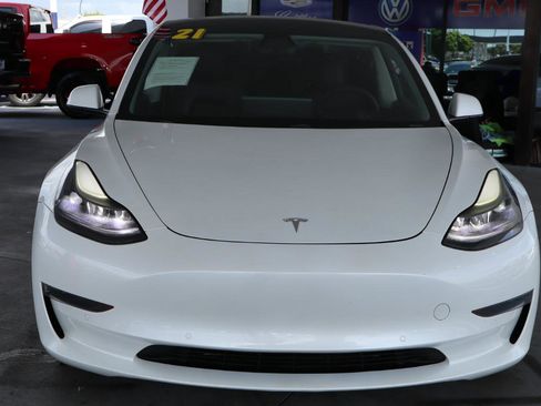 Used 2021 Tesla Model 3 Standard Range Plus image 11