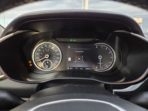 Used 2025 Genesis G70 2.5T image 34