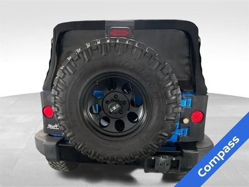 Used 2015 Jeep Wrangler Rubicon w/ Connectivity Group image 6