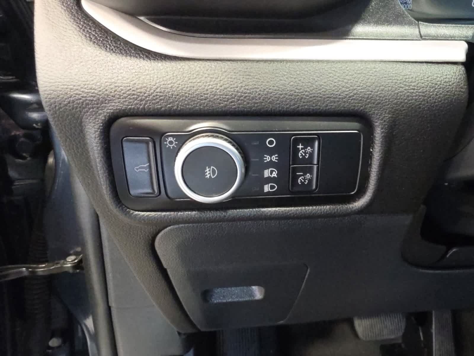 Used 2023 Ford Explorer XLT w/ Equipment Group 202A AWD/4WD image 18