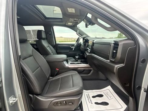 Used 2025 Chevrolet Silverado 1500 LTZ AWD/4WD image 36