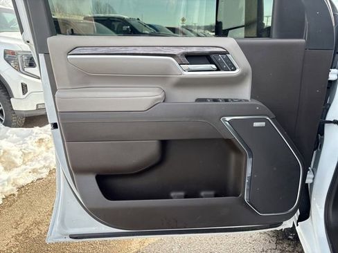 Used 2025 Chevrolet Silverado 2500 LTZ w/ LTZ Premium Package image 6