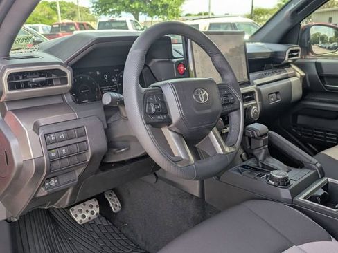 Used 2025 Toyota Tacoma TRD Sport AWD/4WD image 33