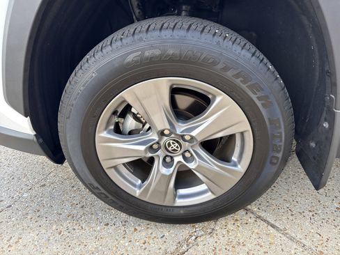 Used 2024 Toyota RAV4 XLE image 10