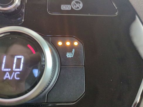 Used 2021 Toyota Highlander XLE image 29