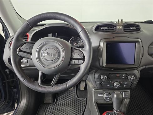 Used 2022 Jeep Renegade Trailhawk w/ Trailer Tow Group image 9