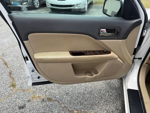 Used 2010 Ford Fusion SEL FWD image 12