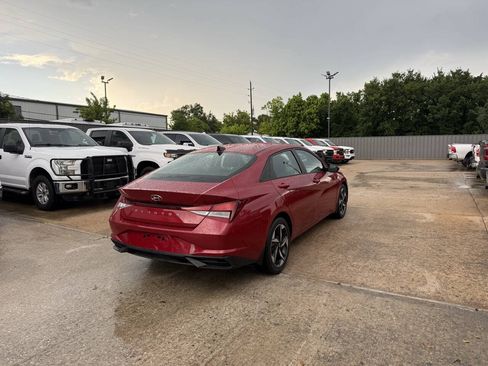 Used 2023 Hyundai Elantra SEL w/ Convenience Package FWD image 5