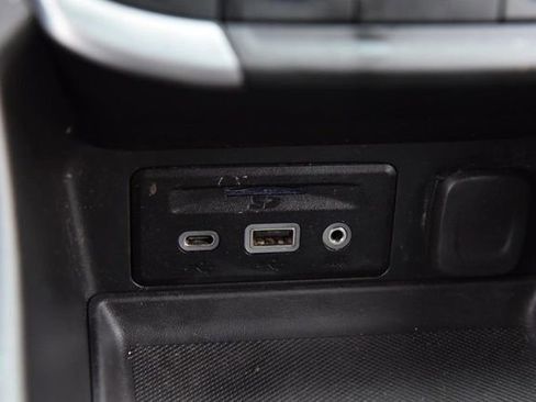 Used 2024 GMC Terrain SLT image 16