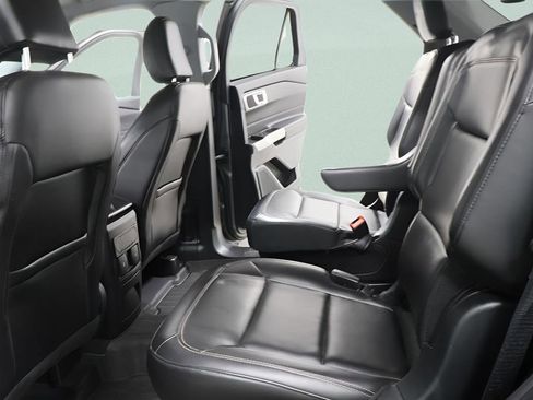 Used 2022 Ford Explorer XLT w/ Equipment Group 202A image 28