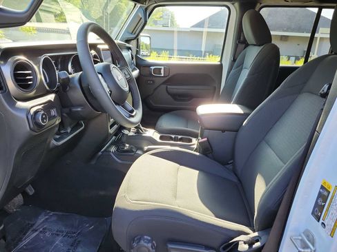 New 2023 Jeep Gladiator Sport image 11