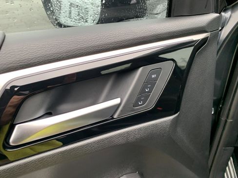 New 2025 Mitsubishi Outlander SEL image 8