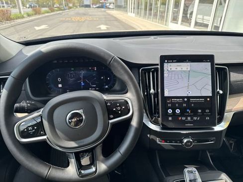 Certified 2025 Volvo XC90 B6 Plus AWD/4WD image 19