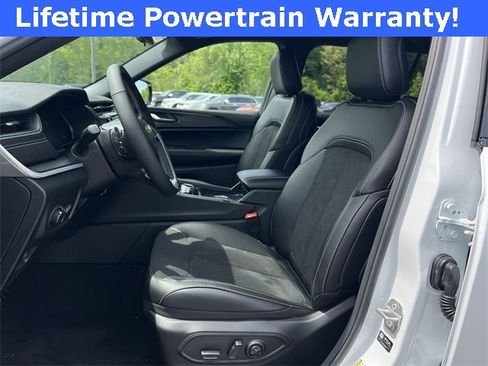 New 2025 Jeep Grand Cherokee L Altitude image 15