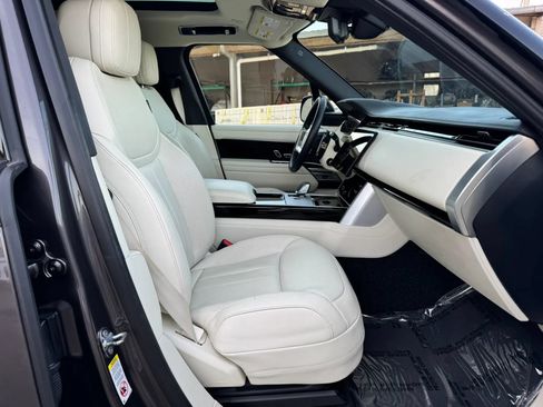 Used 2025 Land Rover Range Rover Long Wheelbase SE AWD/4WD image 35