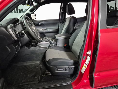 Used 2022 Toyota Tacoma TRD Sport image 9