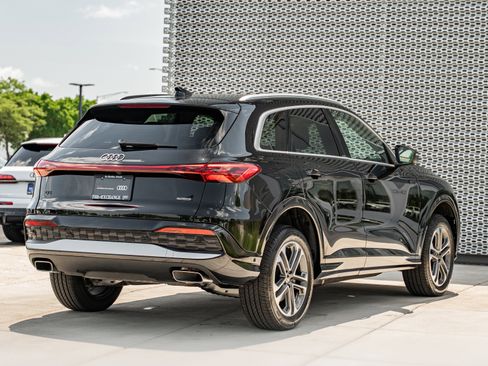 Certified 2025 Audi Q5 Premium w/ Convenience Package AWD/4WD image 4