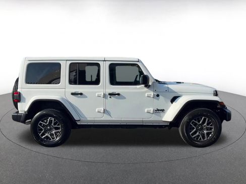 Used 2025 Jeep Wrangler Sahara image 16