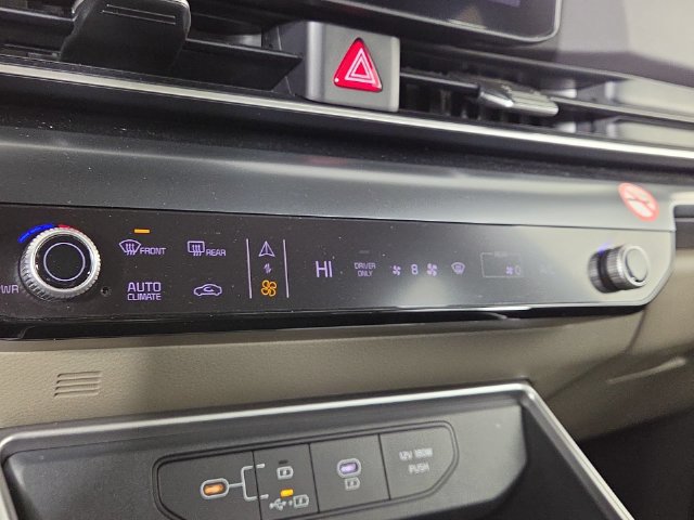 Certified 2026 Kia Carnival LXS FWD image 19