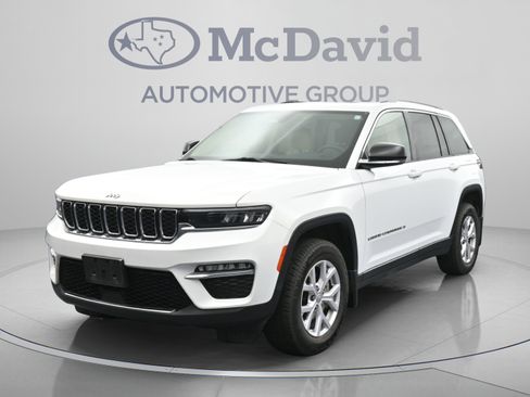 Used 2022 Jeep Grand Cherokee Limited w/ Trailer Tow Prep Group (B) AWD/4WD image 4