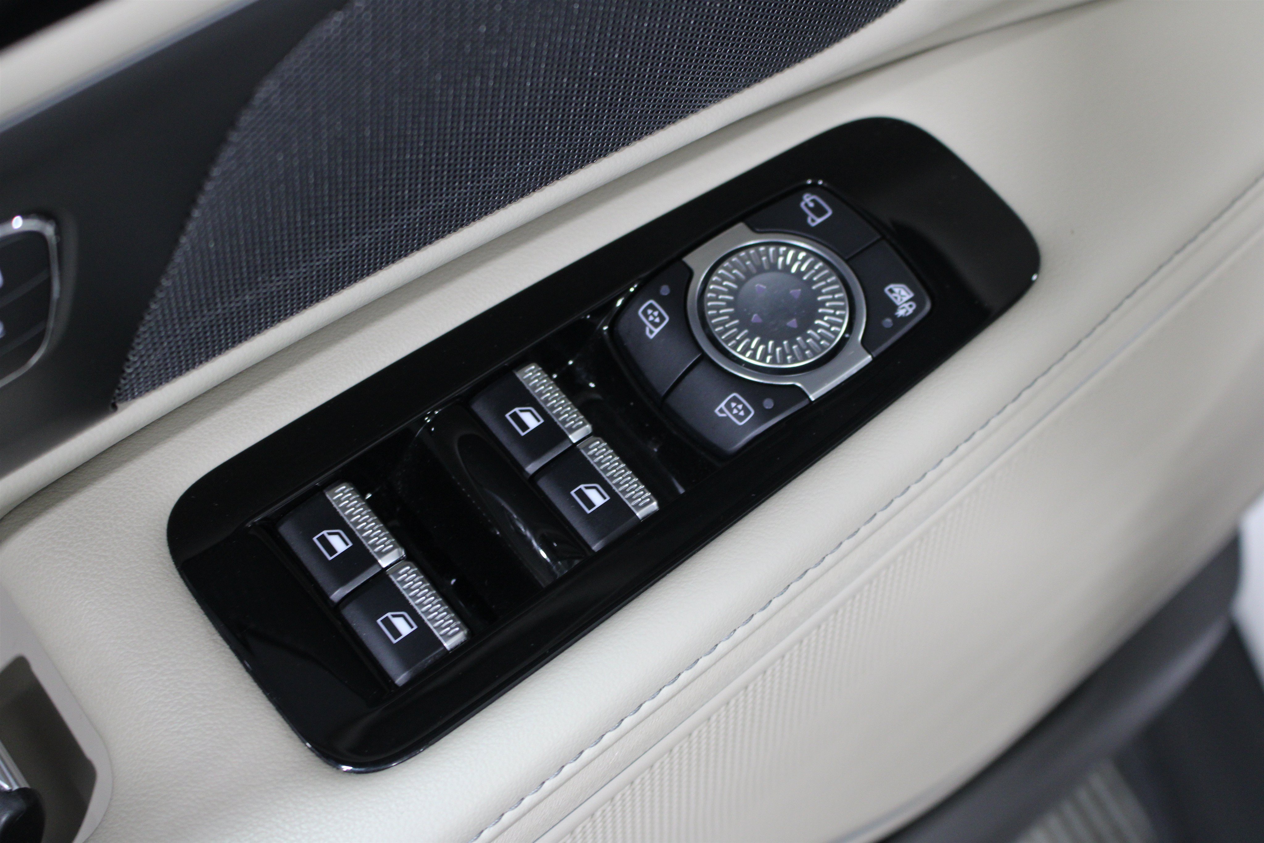 Used 2024 Lincoln Nautilus Reserve AWD/4WD image 7