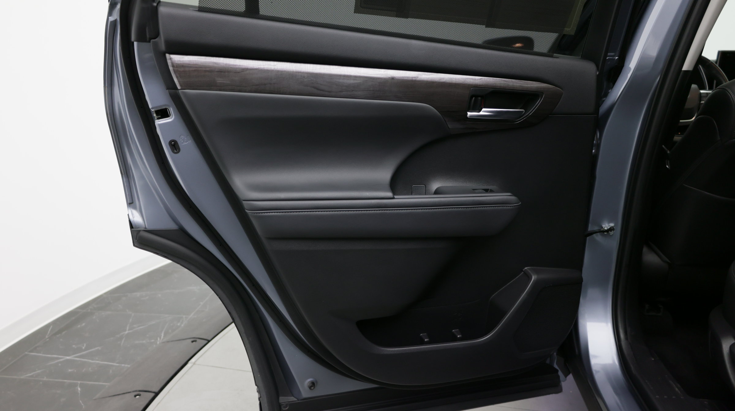 Used 2022 Toyota Highlander Platinum FWD image 30