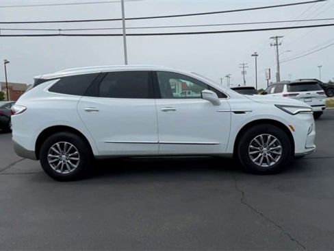 Used 2022 Buick Enclave Essence image 9