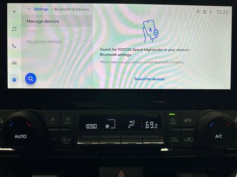 Used 2025 Toyota Grand Highlander AWD image 28