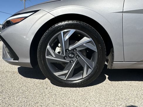 Used 2024 Hyundai Elantra Limited image 20