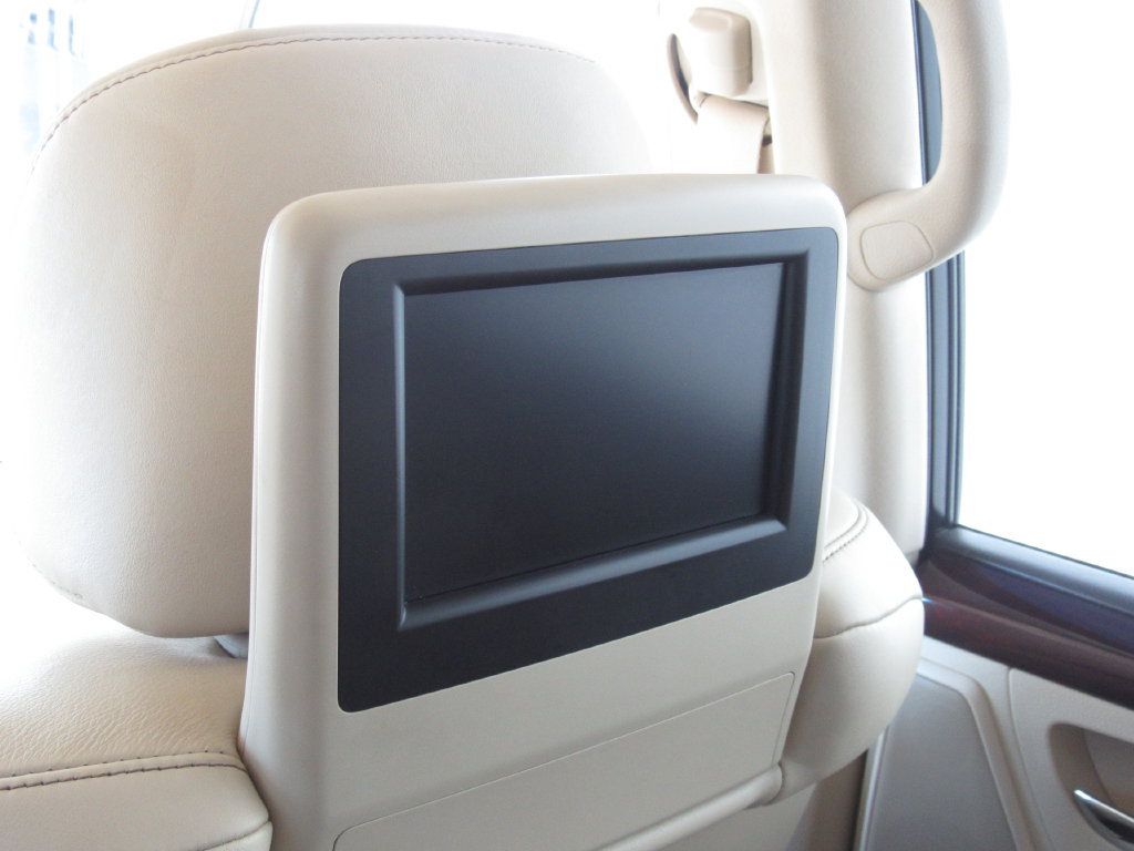 Used 2015 Lexus LX 570 4WD w/ Luxury Package image 37