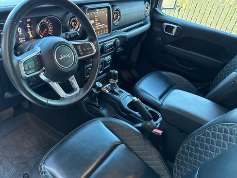 Used 2022 Jeep Wrangler Unlimited Sahara AWD/4WD image 10