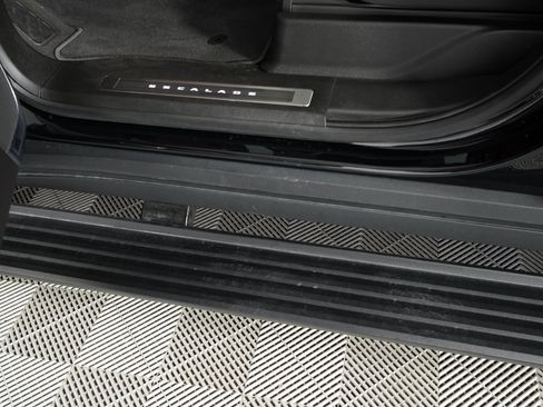 Used 2025 Cadillac Escalade Premium Luxury w/ Touring Package image 17