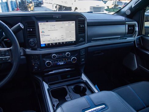 Used 2025 Ford F250 Platinum AWD/4WD image 16