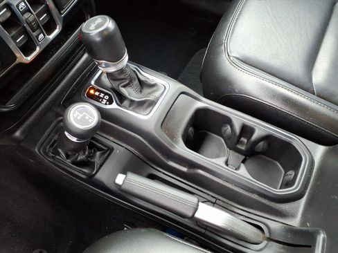 Used 2022 Jeep Wrangler Unlimited Sahara image 27