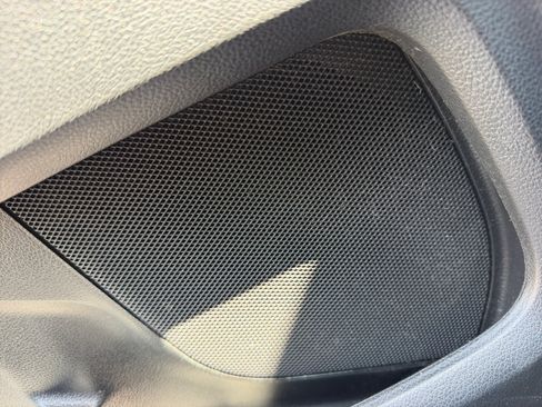 Used 2017 Ford Explorer XLT w/ Equipment Group 202A FWD image 27
