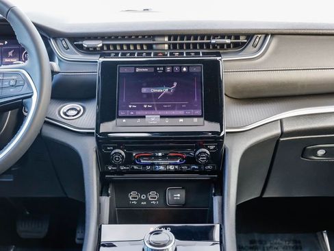 Used 2025 Jeep Grand Cherokee Laredo X image 14