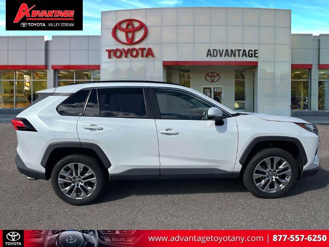 Used 2023 Toyota RAV4 XLE Premium AWD/4WD image 5